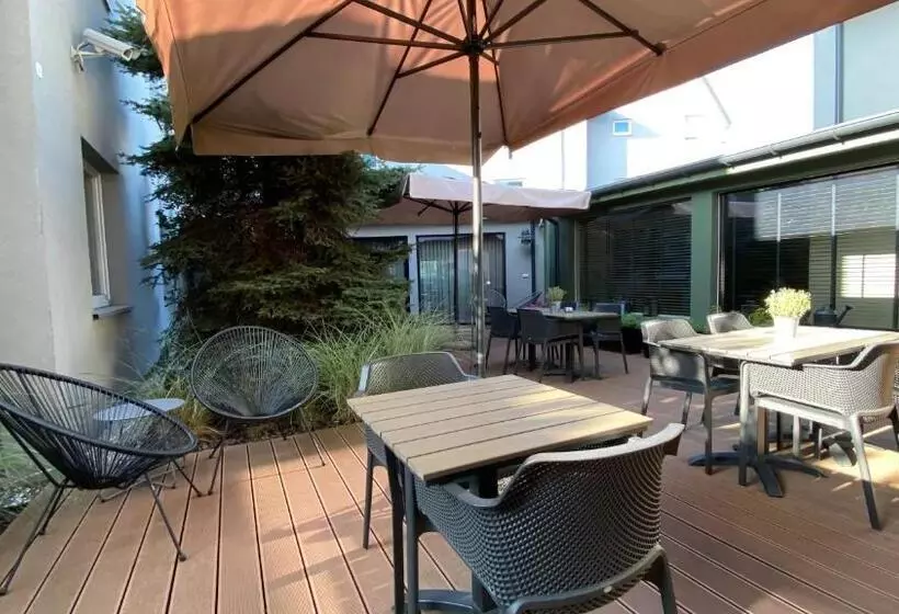 Fotos del hotel Comm  Pozna? Airport:  6