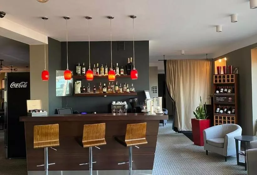 Fotos del hotel Comm  Pozna? Airport:  12