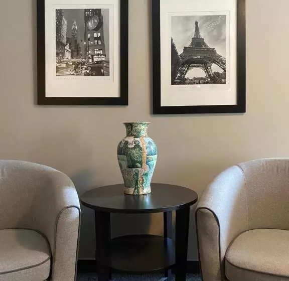 Fotos del hotel Comm  Pozna? Airport:  3