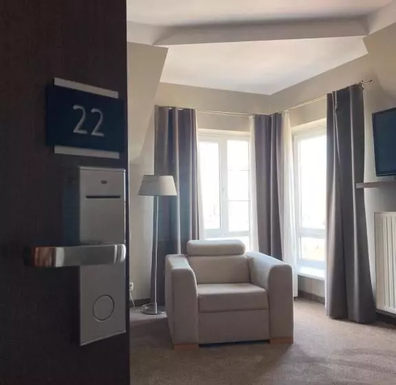 Fotos del hotel Comm  Pozna? Airport:  23