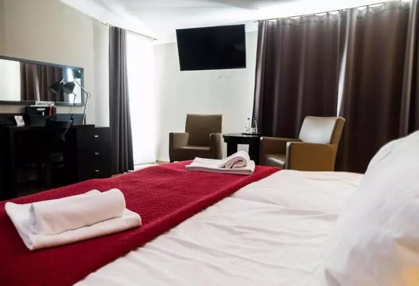 Fotos del hotel Comm  Pozna? Airport:  16