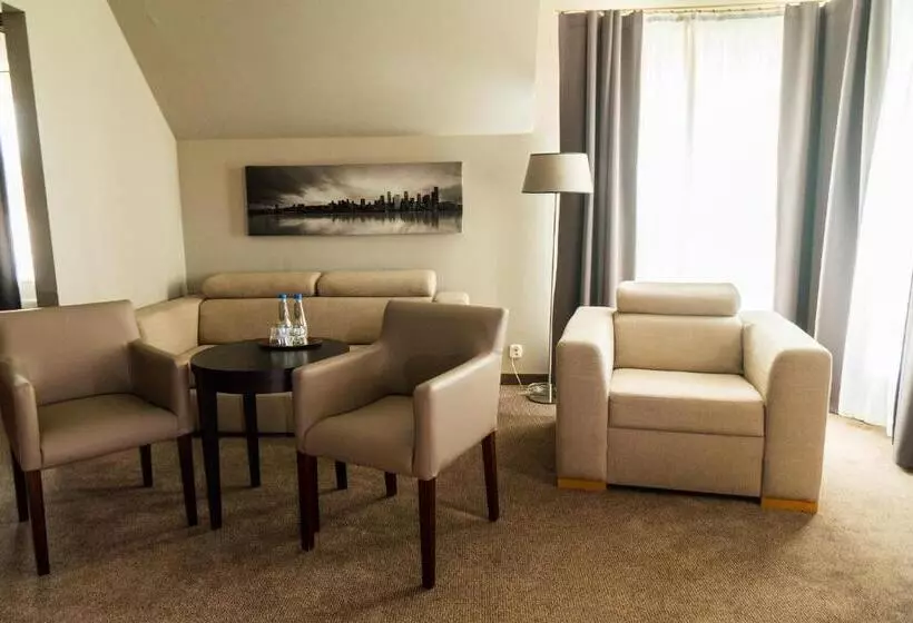 Fotos del hotel Comm  Pozna? Airport:  22