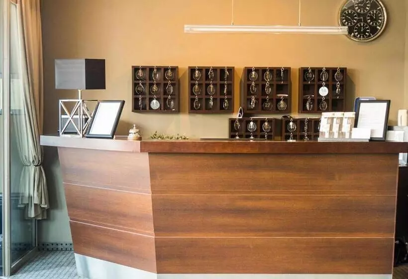 Fotos del hotel Comm  Pozna? Airport:  5