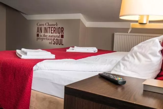 Fotos del hotel Comm  Pozna? Airport:  21