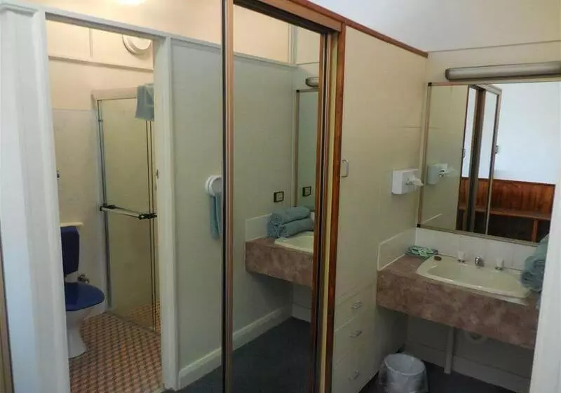 Fotos del hotel Village Family Motor Inn:  4