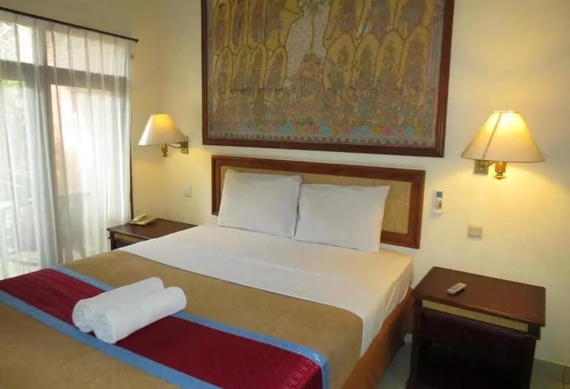 Laghawa Beach Hotel & Villa