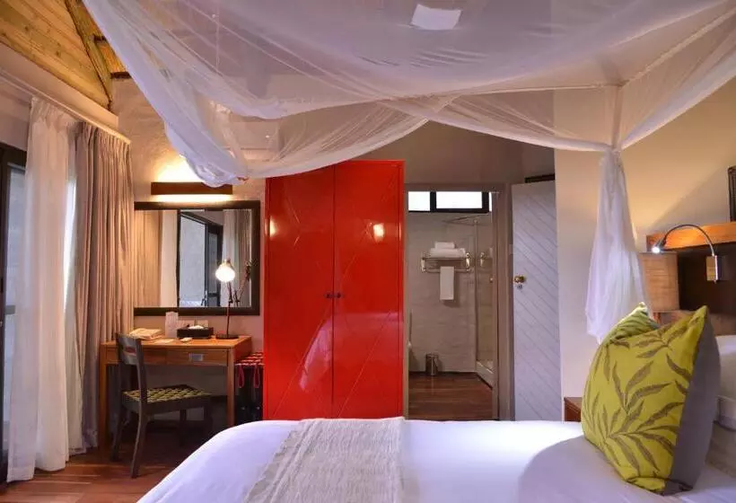 Victoria Falls Safari Suites