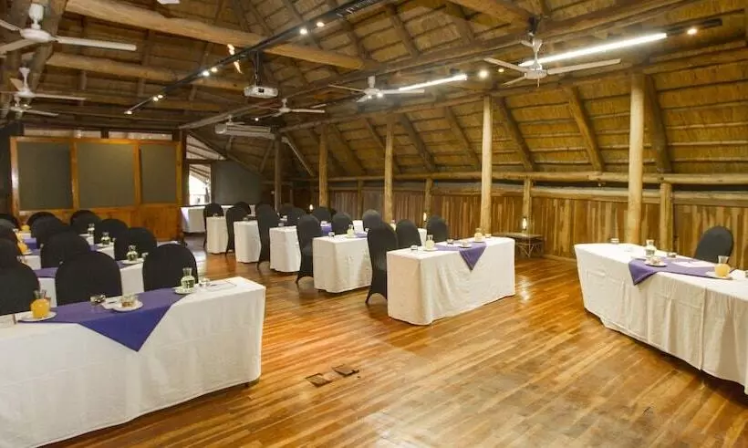 Fotos del hotel Victoria Falls Safari Suites:  2