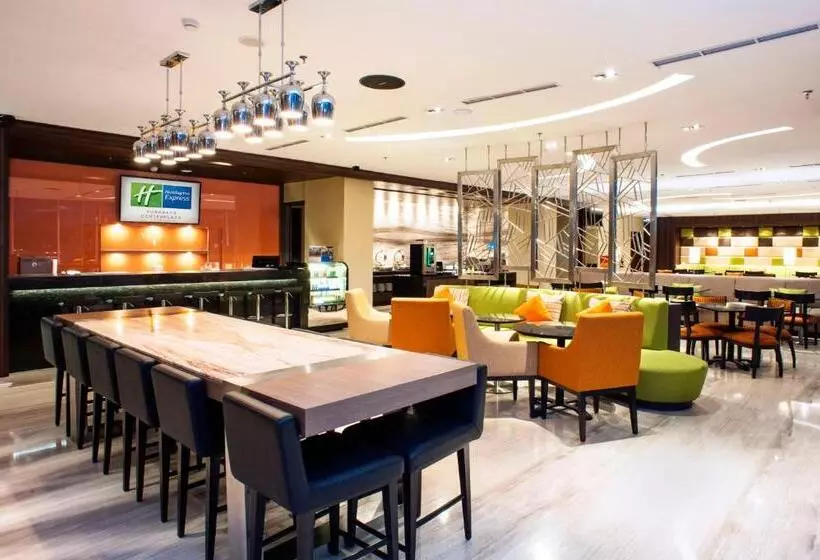 Fotos del hotel Holiday Inn Express Surabaya Centerpoint, An Ihg:  11