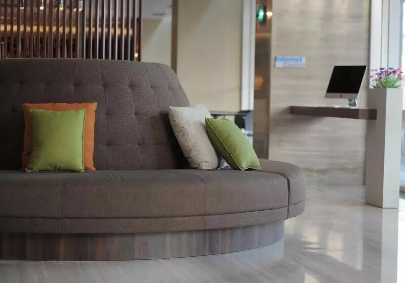 Fotos del hotel Holiday Inn Express Surabaya Centerpoint, An Ihg:  10