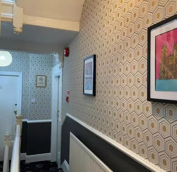 Fotos del hotel Burton Villa Guest House:  2