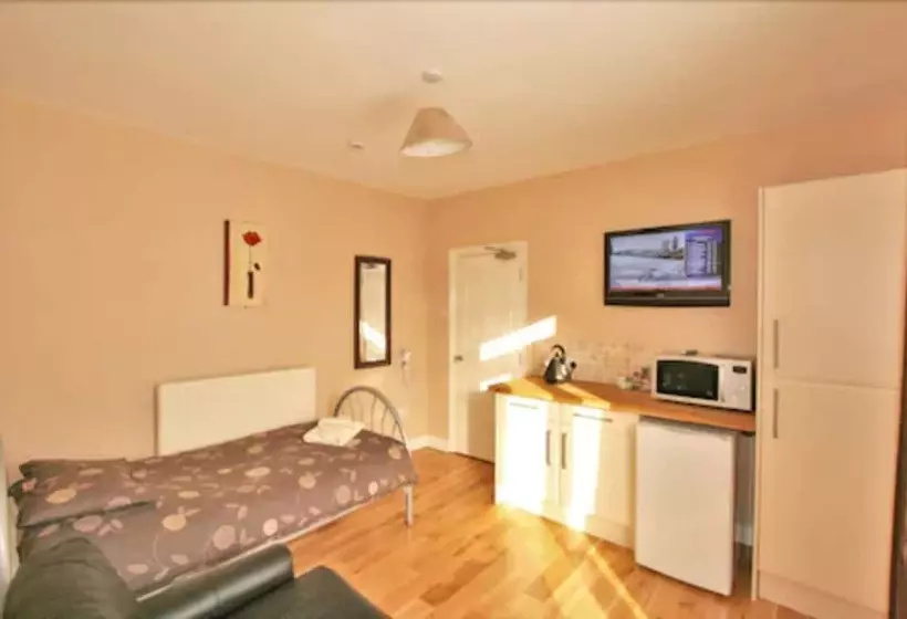 Central Studios Gloucester Road By Roomsbooked