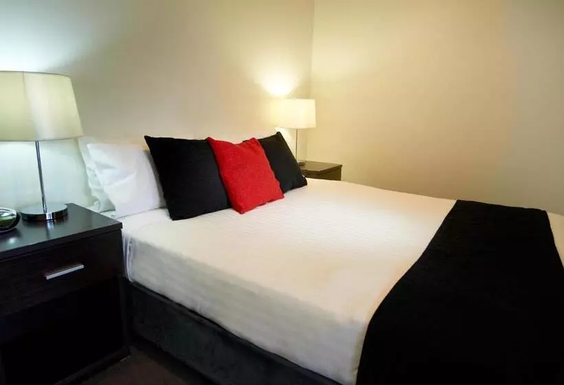 City Edge On Elizabeth Apartment