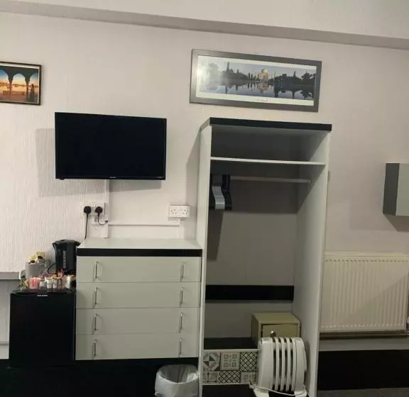 Fotos del hotel Hornby Villa 4*b&b Couples & Families Only:  18