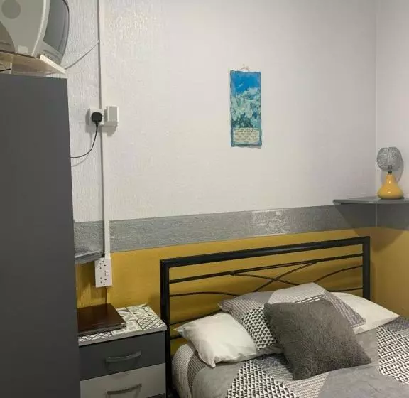 Fotos del hotel Hornby Villa 4*b&b Couples & Families Only:  12