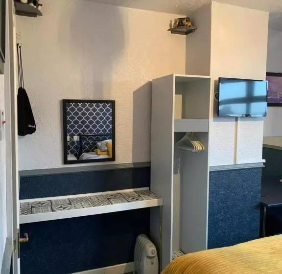 Fotos del hotel Hornby Villa 4*b&b Couples & Families Only:  23