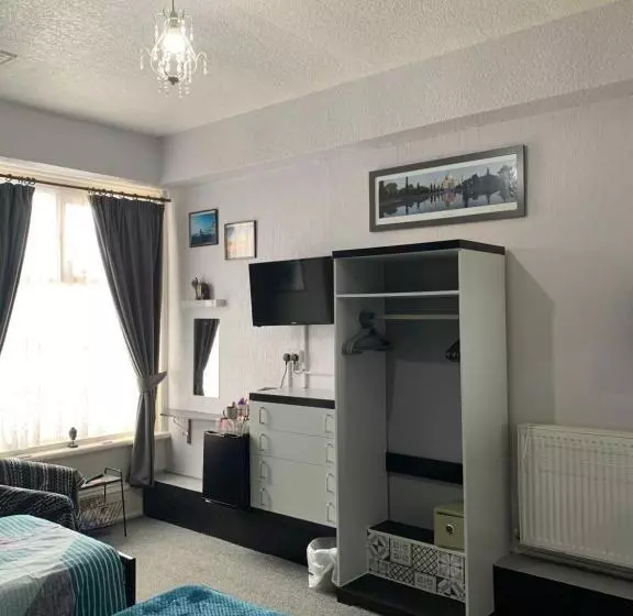 Fotos del hotel Hornby Villa 4*b&b Couples & Families Only:  16