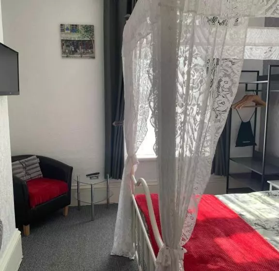 Fotos del hotel Hornby Villa 4*b&b Couples & Families Only:  24