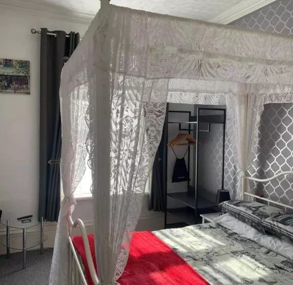 Fotos del hotel Hornby Villa 4*b&b Couples & Families Only:  22