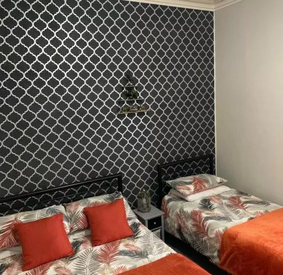 Fotos del hotel Hornby Villa 4*b&b Couples & Families Only:  7