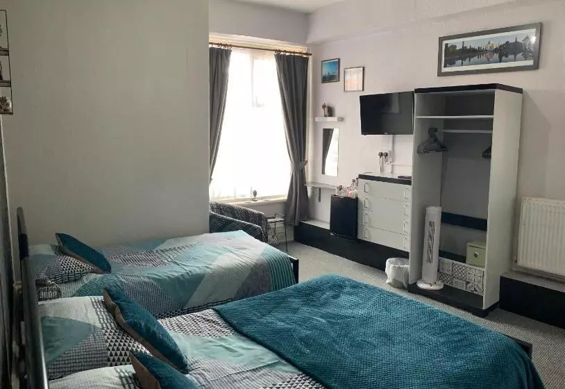 Fotos del hotel Hornby Villa 4*b&b Couples & Families Only:  5