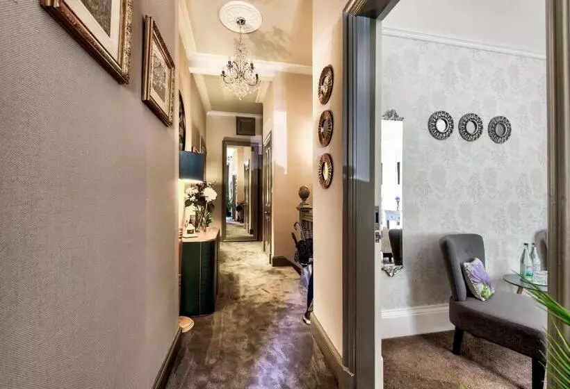 Fotos del hotel The Hedges:  2