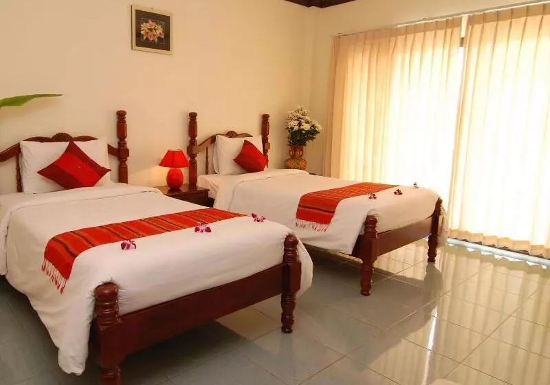 Lanta Seafront Resort