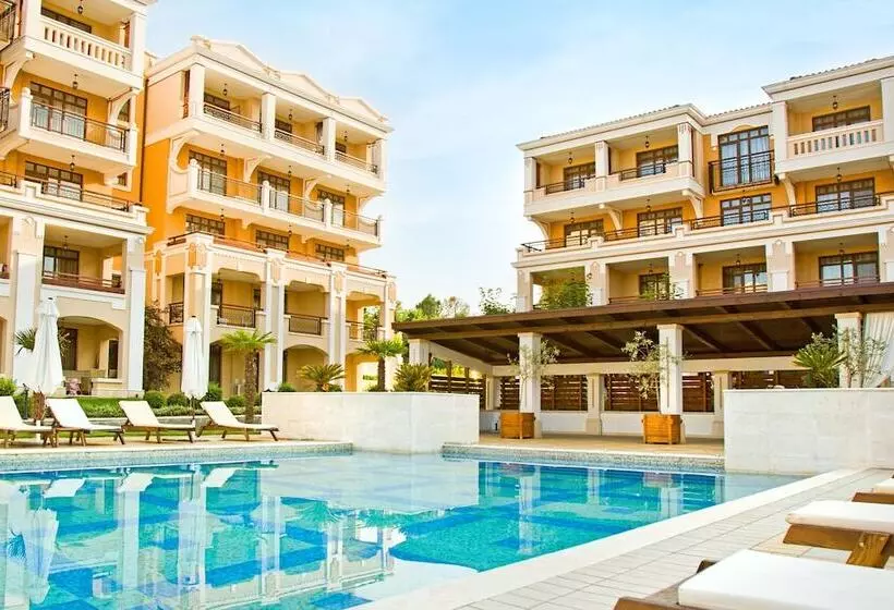 Green Life Beach Resort