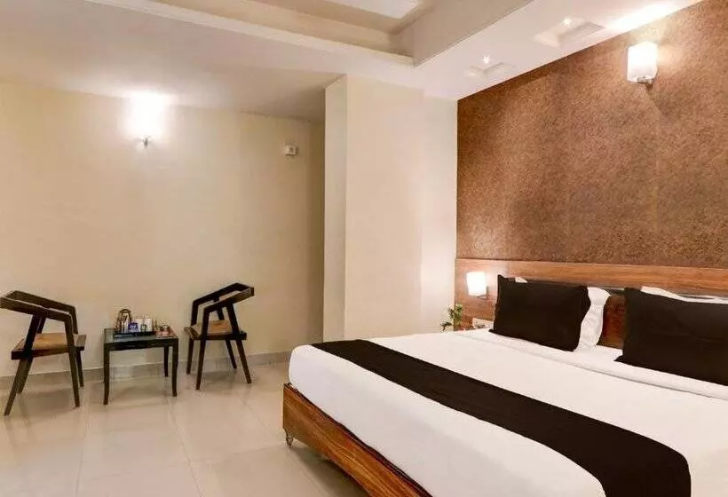 Fotos del hotel Capital O 918  Nera Regency:  22