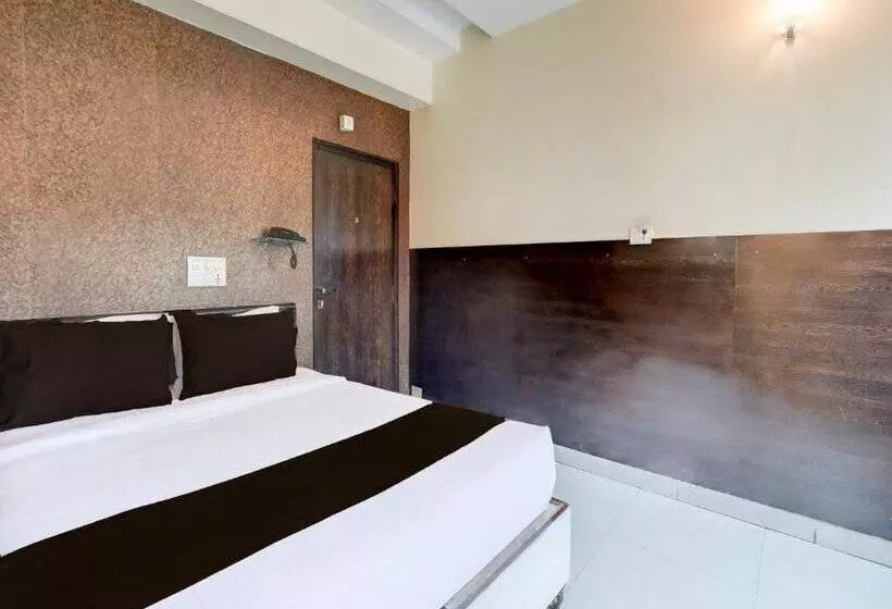 Fotos del hotel Capital O 918  Nera Regency:  13