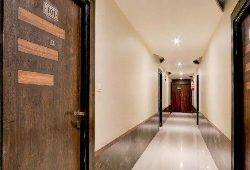 Fotos del hotel Capital O 918  Nera Regency:  3