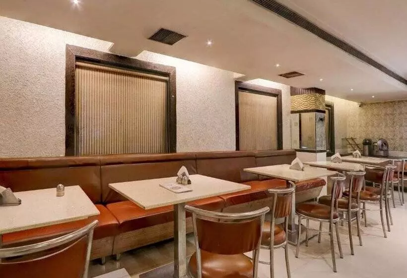 Fotos del hotel Capital O 918  Nera Regency:  5