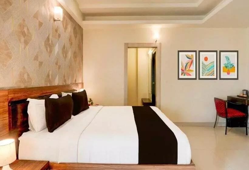 Fotos del hotel Capital O 918  Nera Regency:  24