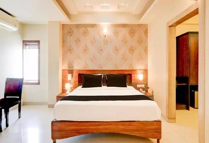 Fotos del hotel Capital O 918  Nera Regency:  21