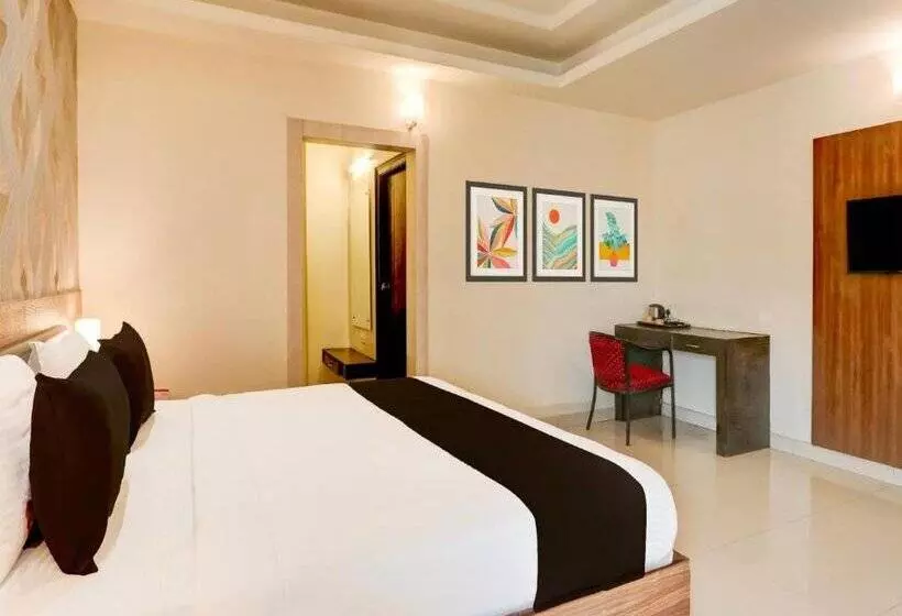 Fotos del hotel Capital O 918  Nera Regency:  23