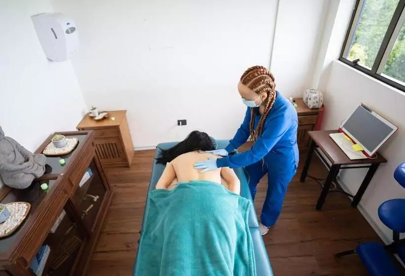 Fotos del hotel Versalles Suites Puerto Montt:  13