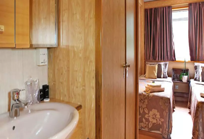 Fotos del hotel Compass River City Boatel:  2