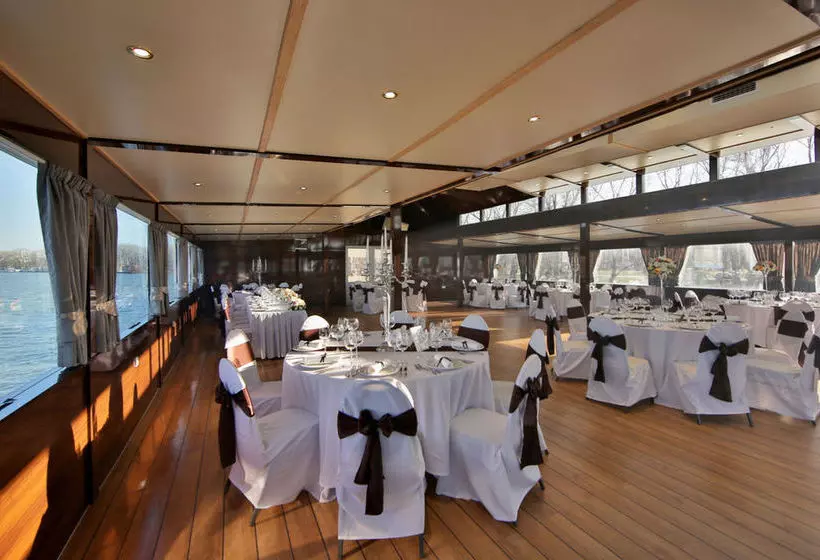 Fotos del hotel Compass River City Boatel:  10