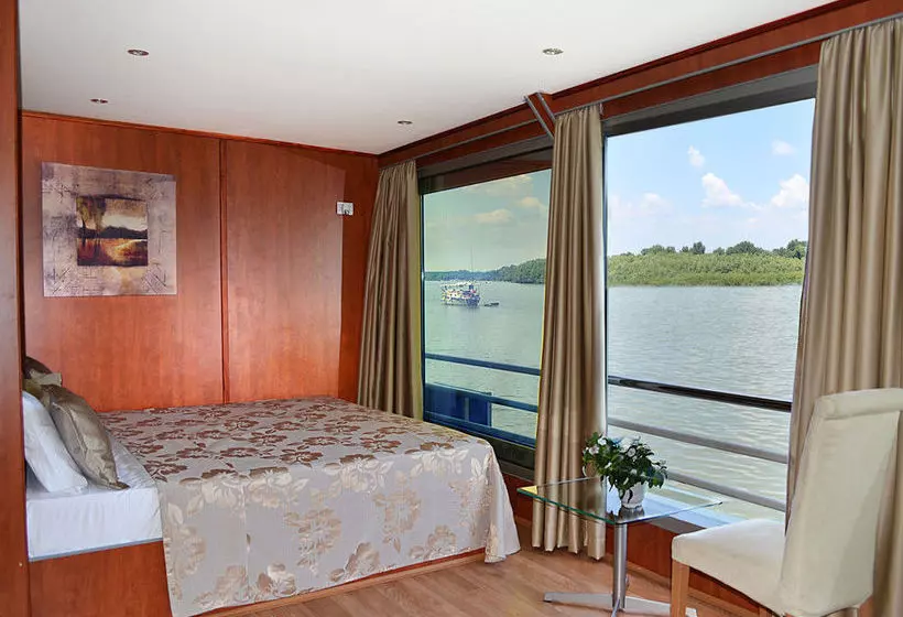 Fotos del hotel Compass River City Boatel:  18