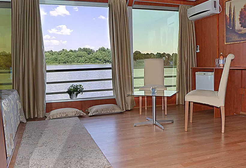 Fotos del hotel Compass River City Boatel:  9