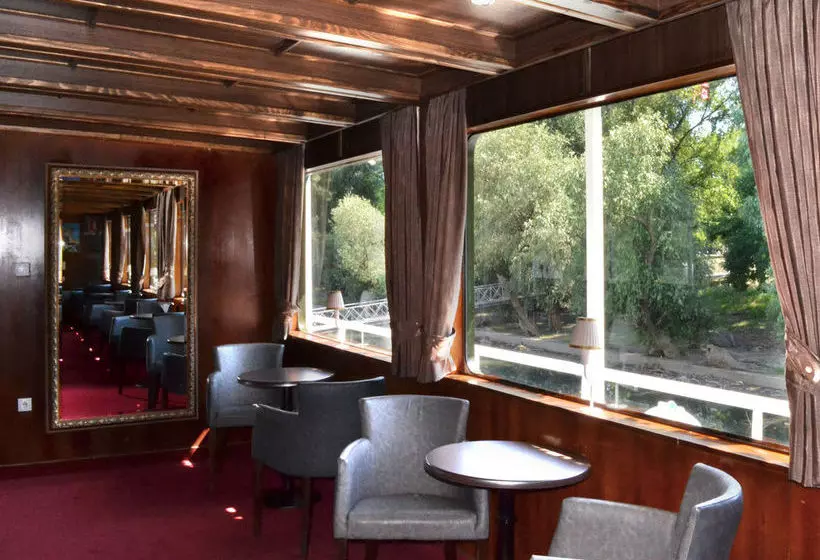 Fotos del hotel Compass River City Boatel:  13