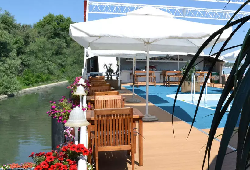 Fotos del hotel Compass River City Boatel:  11