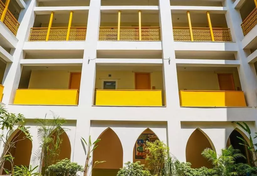 Bloom Boutique L Signature Towers