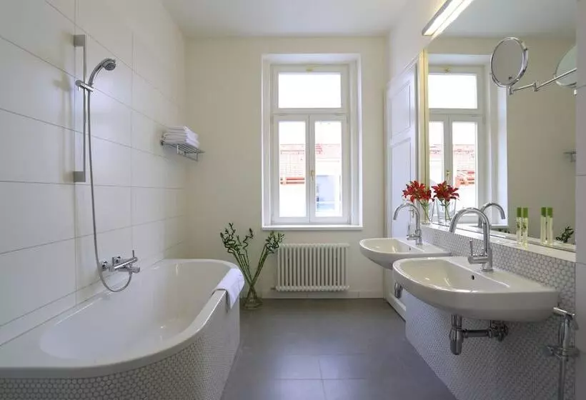 Fotos del hotel James  & Apartments:  5