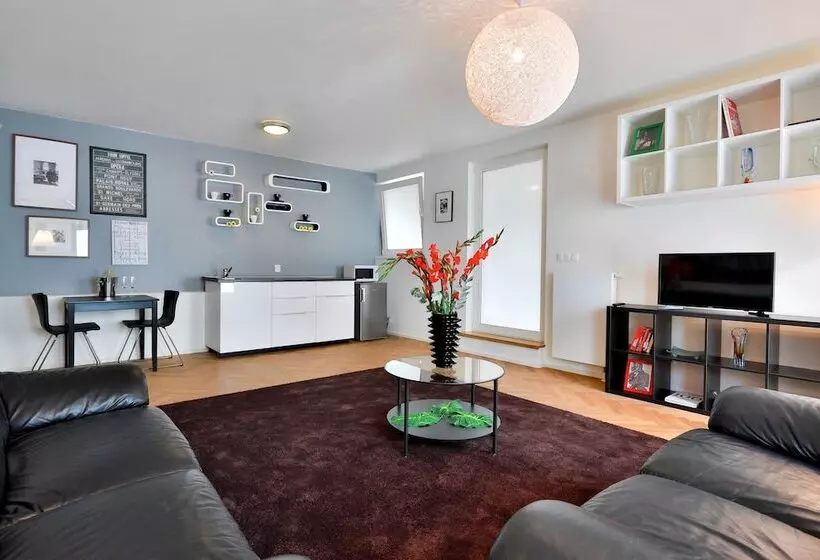 Fotos del hotel James  & Apartments:  14