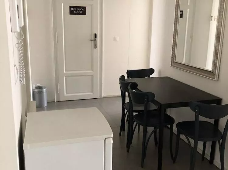 Fotos del hotel James  & Apartments:  2