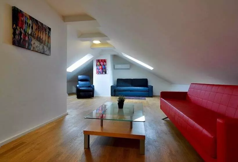 Fotos del hotel James  & Apartments:  16