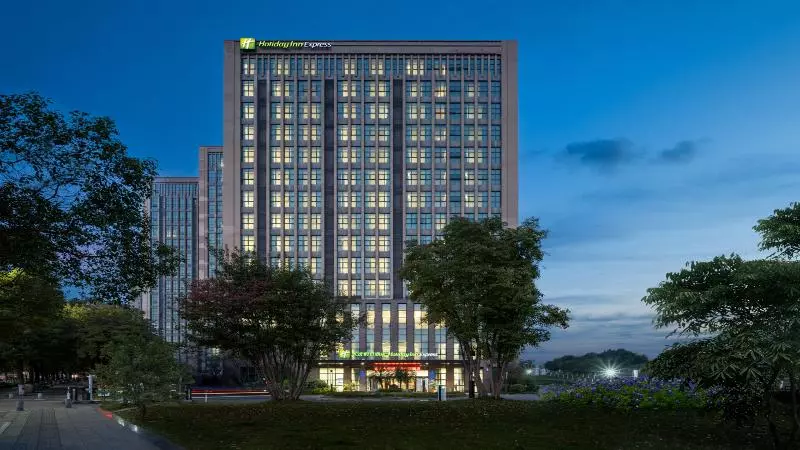Fotos del hotel Holiday Inn Express Chongqing University Town, An Ihg:  8