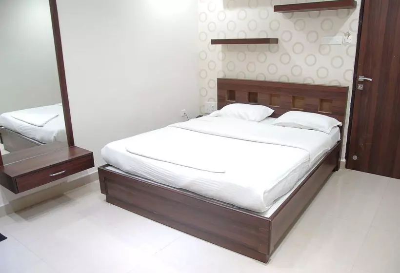 Fotos del hotel Vjr Residency:  2