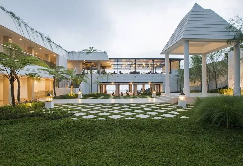 Fotos del hotel Surya  & Cottages Prigen:  17